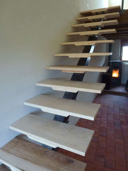 Quarter-turn concrete staircase with solid wood steps