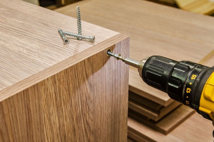 Building a cabinet with screws to reduce waste