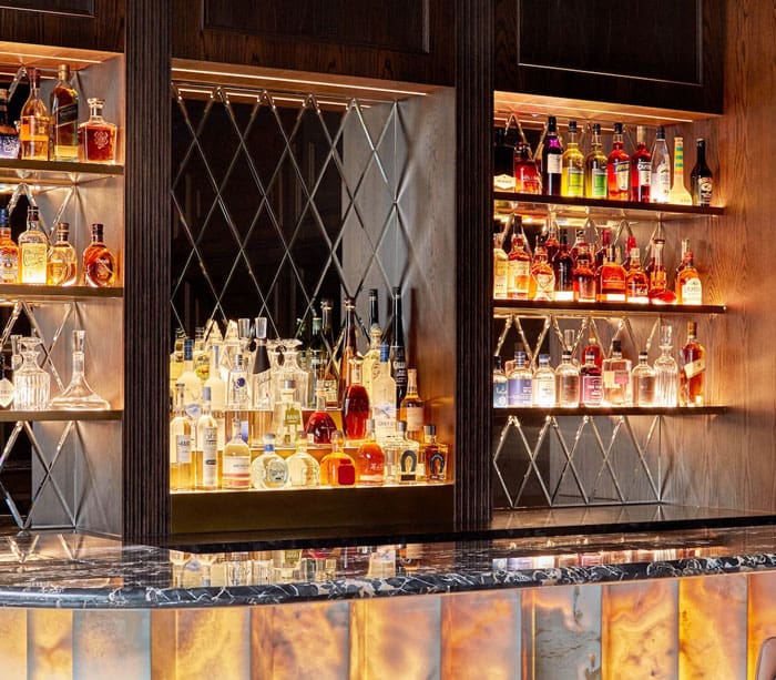 wet bar with glass backsplash