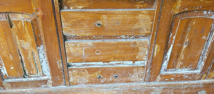 Removing mould from furniture